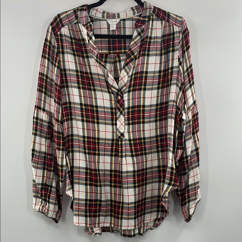 3For$20 Intro White and Red 3/4 Sleeve Button Down Shirt size: M